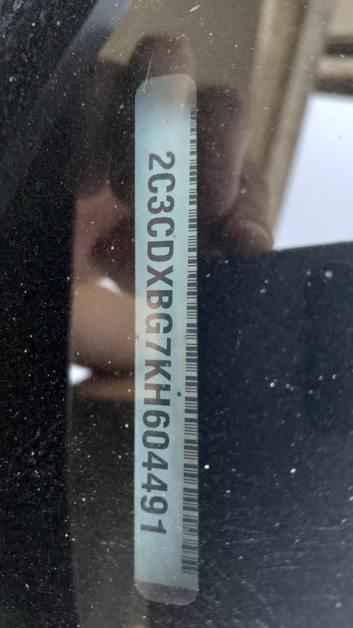 جارجر ١٩ رقم بغداد حادثها جالمغ وبنيد وباب خلف الصدر مبدل بدون دواخل بدون ايرباك سياره جاهزه كير مكينه تخم تاير السعر ١٧٠ بيها مجال قليل مكان السياره بغداد 
***********
