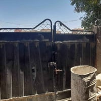 باب خارجي ٢×٢٫٥م • باب سطح ٢×١م