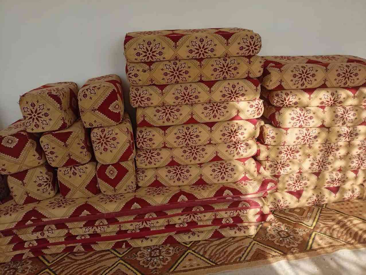 ديوان مستخدم للبيع نظافته ٧٠%100 7دواشك 9تكيات 14مساند ظهر 2زاويا بسعر مناسب مكاني
***********
