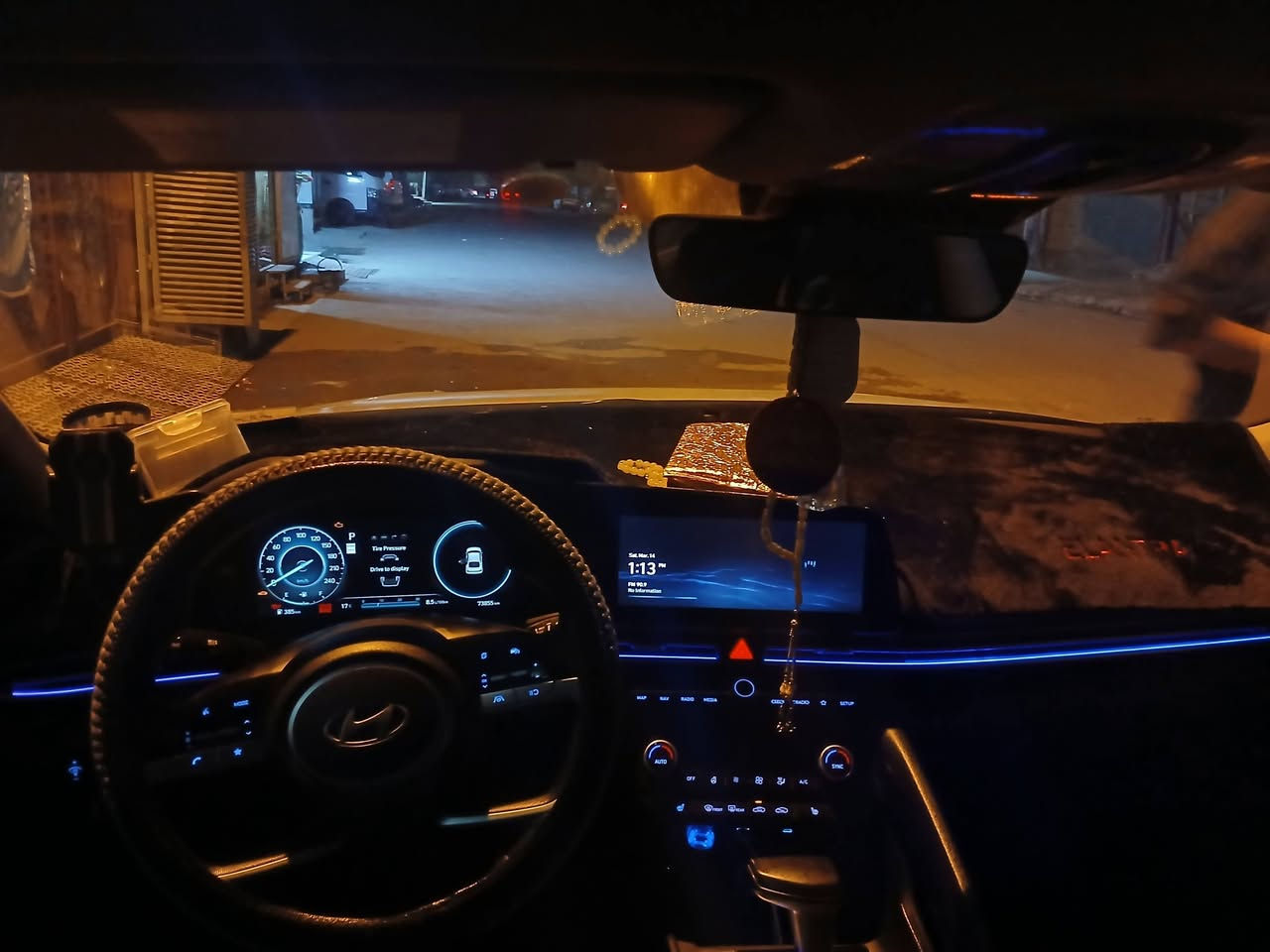 السلام عليكم صلي على محمد وآل محمد سيارة النترة موديل 2024 رقم بغداد المواصفات شاشة إلكترونية رادار امامي و خلفي امريكي محرك 2000 وقود السيارة بانزين السبير ما نازل و بصمة كير مكينة مكفول سونارهة كبالك العنوان بغداد الشعله قطاع 12 رقم الهاتف***********.
