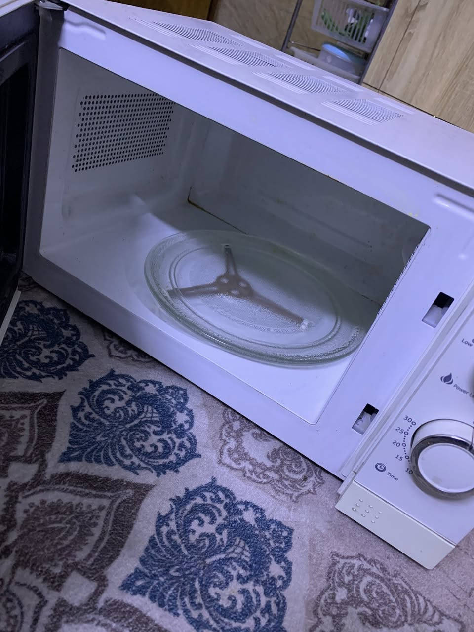 اوفن ومايكرويف جدد سعرهن ٧٥ الف فقط فرن مابي يده ثنينهن اصليات مكاني المشتل ***********
