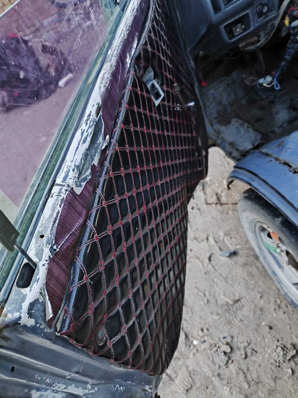 غراض كيا بستا متوفرة كامله شتريد متوفر //جامة اماميه //جامة خلفيه //مكينة گير اكسل ع فحص //غرفة كاملة نظيفه كلش //دشبول نظيف مكاني ديالى بعقوبة قرب جامعة ديالى ***********
