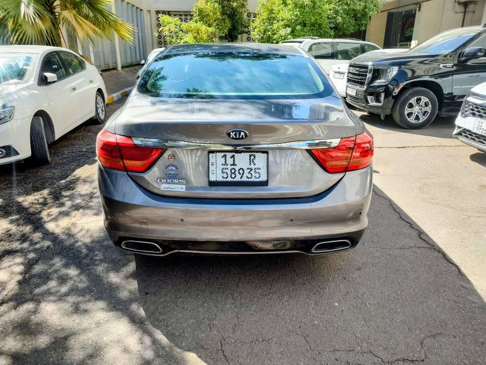 كيا كوريس2013 خليجي فئه اولى VIP
محرك 3800 V6
گير 8 نمر كوبرا
جكات السياره شغاله ١٠٠% 
كل الابواب شفط 
الجنطه شفط
بصمه اربع ابواب
ستيرن كهرباء متحرك
ذاكره خزن كشن السائق والستيرن
دبل جام لعزل الصوت والحراره
رادار كل الجهات مع تحذير المنطقه العمياء 
لايتات لد ١٦ عدسه زنون ومتحرك 
زراك لايت
اكياس هواء كهرباء للراحه في كشن السائق والكشنات الخلفيه
بروجكترات لد 
كشنات جلد (النابا) افخم انواع الجلود لون بيجي
جكات تصعد وتنزل السياره
مري شفط وقلاب عالبگ لرؤيه اوضح
مرايات تعتيم للاضاءة العاليه وهيتر 
قماره شامواه فاخر 
كامرات عدد ٤ رؤيه محيطيه 360 درجه والخلفيه دواره مع الستيرن
حساسات امامي خلفي
فتحه سقف
كشنات جلد تدفئه وتبريد امامي خلفي
كشنات كهرباء امامي خلفي
شاشات عدد 3
تحكم ماوس امامي خلفي
الكشنات الخلفيه VIP 
تبريد 3 قطع
حساس مناخ اوتو يتحكم بفتح وغلق الهواء الخارجي حسب نقاوه الجو 
بردات بلادي
ايرباكات عدد 9
سماعات شركه لكسكون 14 سماعه
دمام عدد ٢ امامي خلفي
تحديد مسار
شاشه عرض معلومات عالجامه الاماميه 
العينه شاشه وامكانيه تغيير شكل العدادات حسب الرغبه
هاند بريك بصمه كهرباء
نضام اوتو هولد
انضمه قياده عدد 4 عادي وايكو وسبورت وثلج
نضام مانع انزلاق ABS
نضام تراكشن كونترول 
نضام حزام امان كهربائي
مثبت سرعه ورادار تفاعلى 
 بيهة صبغ جاملغ امامي ايمن رش فقط
مكاني بغداد حي العامل 
*********** بغداد, العراق
