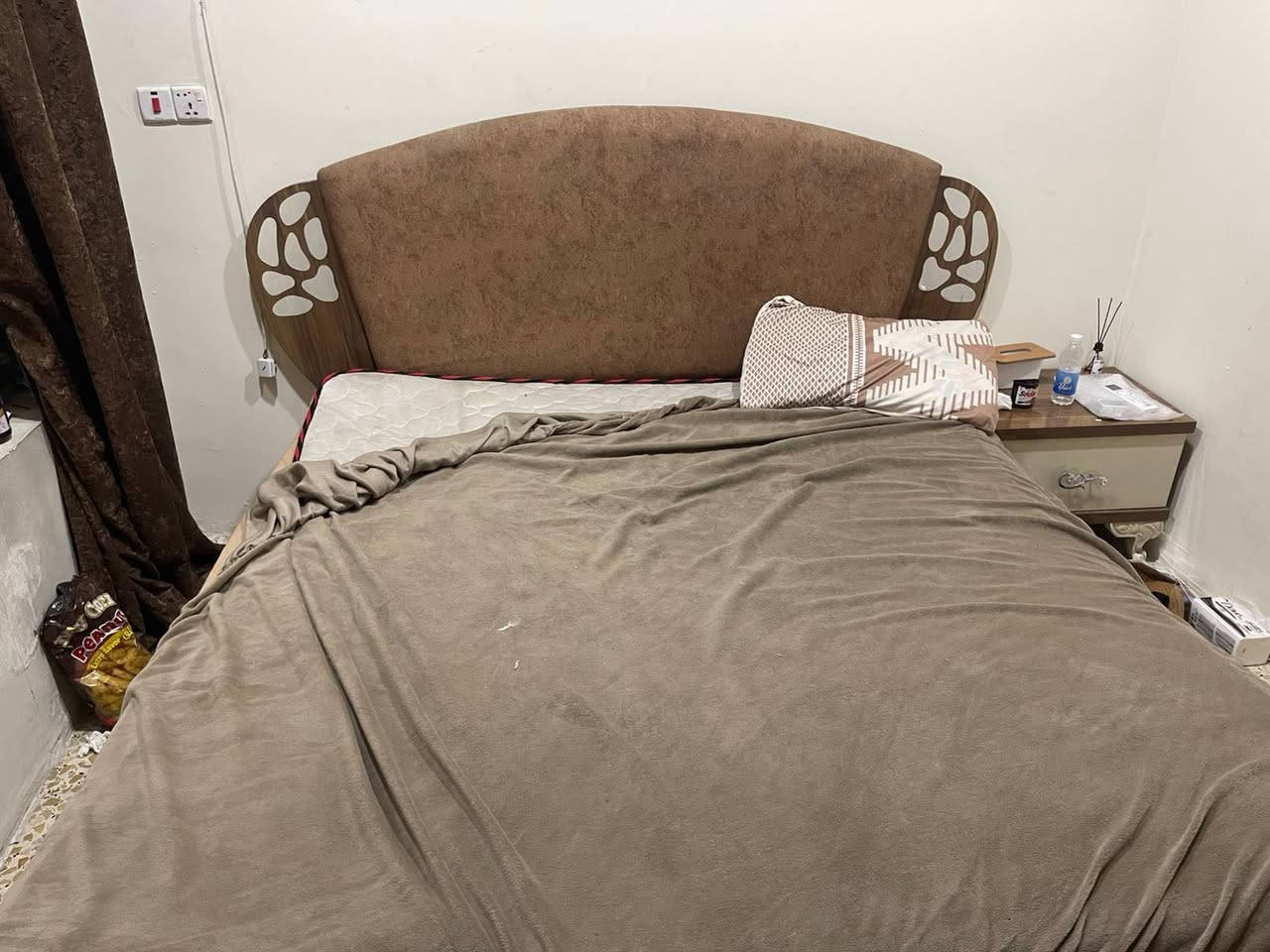 غرفة للبيع 5 قطع معة دوشك نفرين ضغط عالي نضية جدا 450 بيهة مجال بصيط *********** حي سومر شارع المدارس
