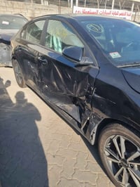 كيا فورتي ٢٠٢٣ لون اسود محرك ٢٠٠٠ دوش ماشية فقط ٧٠ الف كيلو ضربته بلاد...