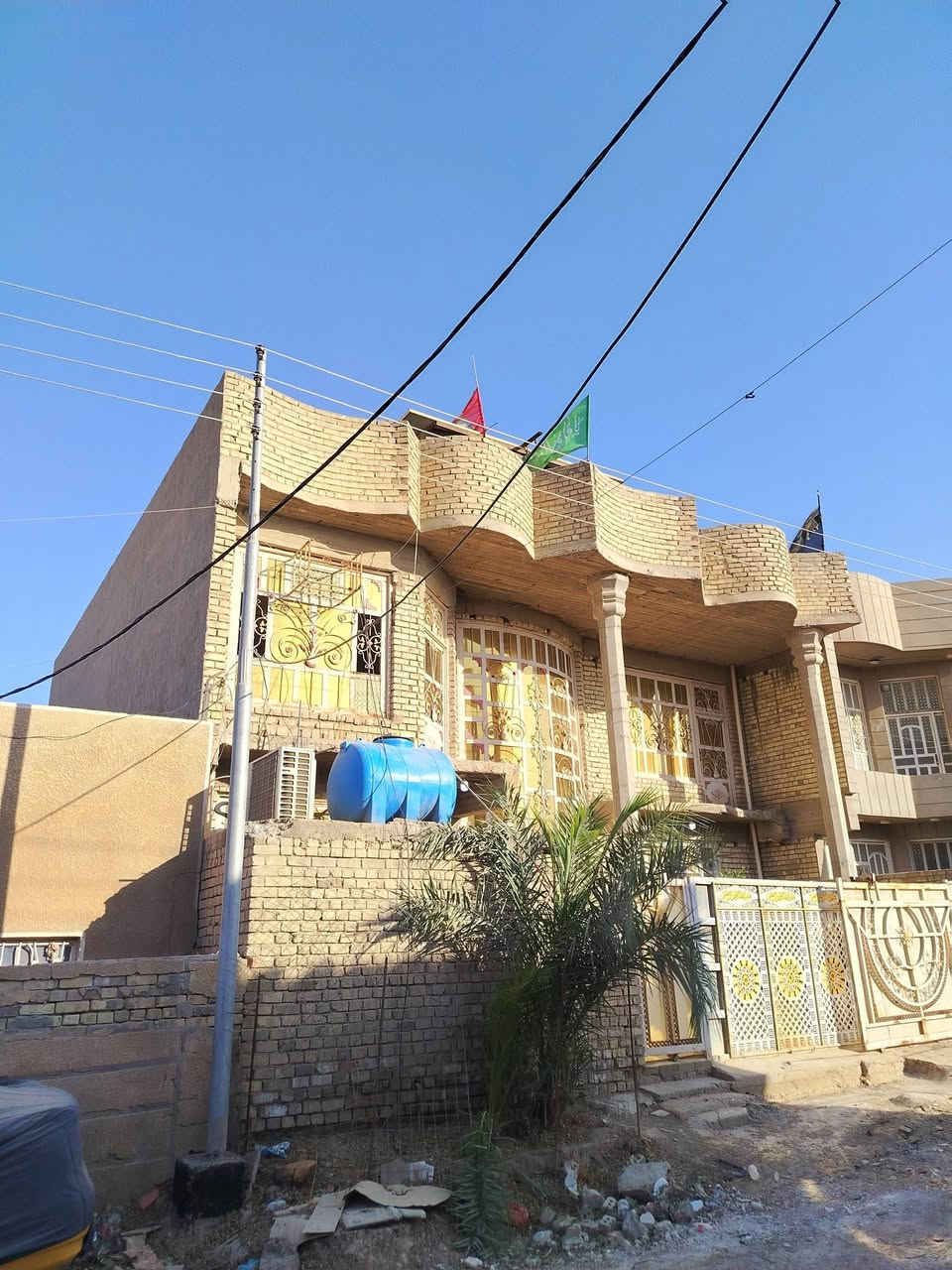 السلام عليكم الدار للبيع 
العنوان ناحيه الوحده الخالصه قرب مركز الشرطه قرب المستوصف قرب مدرسه زينب الكبرى او مدرسه الشهيد زاهد صاير بنص ثالث بيت عن الشارع طابو صرف ب اسمي 
المساحه 200 متر يحتوي على 6 غرف نوم + استقبال وصاله ومطبخ حمامات 3 صحيات 2 طابق ارضي وطابق الثاني + ترك ومنور السعر 170 وبي مجال باقي تفاصيل خاص او اتصل ع رقم كلشي ذاكرلك 

***********
***********
