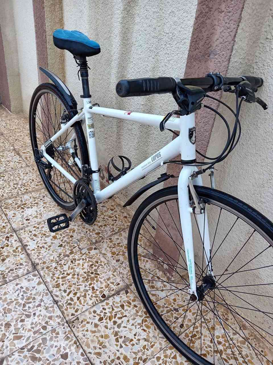 #للـبيع 

دراجه c700 
حجم 28 معدن المنيوم
سستم شيمانوا
بدالات سرعه 7×3 فقاس شاشه 
بريكات شيمانوا ديور xt

#السعـر 100 
#مكاني جانب الايسر حي فلسطين


**إذا كنت صاحب هذا الإعلان وتريد حذفه لأي سبب، رجاءا أرسل رسالة إلى الدعم الفني**