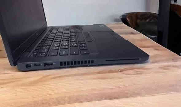 عروض النااار 🔥🔥
لابتوب دل سلم رفيع جدا من فئة  الجيل الثامن ورام 16 كيكا بنظافة عالية جدا بسعر ٢٤٠ الف دينار فقط!

💭 مواصفات اللابتوب⚡⚡⚡⚡ ⬇️

Dell Latitude 5400
Core i5 - 8th 
Ram: 16 GB 
Hard: 256 GB - SSD
Graphic card: Intel (R) HD Graphics 620 - 8 GB
Screen: 14 Inches لمس 
Keyboard: English - Arabic

لابتوب Dell Latitude 5400
كوراي 5 - الجيل الثامن 
رام: 16 كيكا 
هارد: 256 كيكا - SSD
كرت شاشه داخلي 8 كيكا 
حجم الشاشه 14 انج لمس
كيبورد ضوئي - ليزري ( عربي - انكليزي) شاشة لمس
السعر: ٢٤٠  الف دينار فقط.

🎁🎉  الهدايا والملحقات 🎉🎁

♡ حقيبة
♡ ماوس 
♡ شاحنة 

⭐️ يوجد توصيل لجميع محافظات العراق 🚚
♡ 5 ألف لبغداد.
♡ 7 ألف لجميع المحافظات.

📝 للحجز والاستفسار، 
يرجى التواصل معنا عبر ماسنجر الصفحة
او عبر الواتساب: ***********
🤝 مركز نانو تكنولوجي 
لبيع وشراء اللابتوبات المستخدمة في العراق
العنوان: بابل - المحاويل - حي الاسرة 

ضمان من اي عطل لعشرة أيام لجميع القطع.
