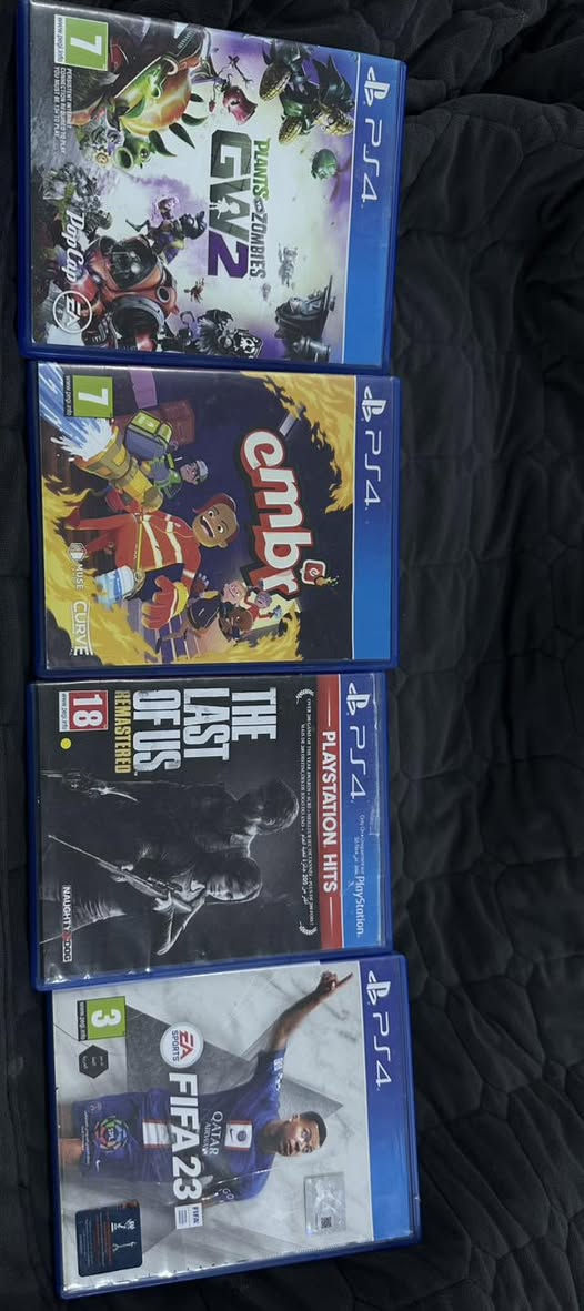 بلايستيشن 4 سليم للبيع
السعة: 850 غيغا

الحالة نظيف جداً - غير مفتوح ولا مصلح - استعمال خفيف

يشمل:

. 5 أقراص (fifa 23 , fifa 22, plant vs zombies, embr , واللعبه الاخيره معشوقه الجميع the last of us الجزء الاول)

. 2 جويستك

السعر: 330 الف وبي مجال بسيط

الموقع: كربلاء- الانتفاضه الثانيه واكدر ادزلكيا توصيل بيد شركه

***********: واتساب + اتصال
