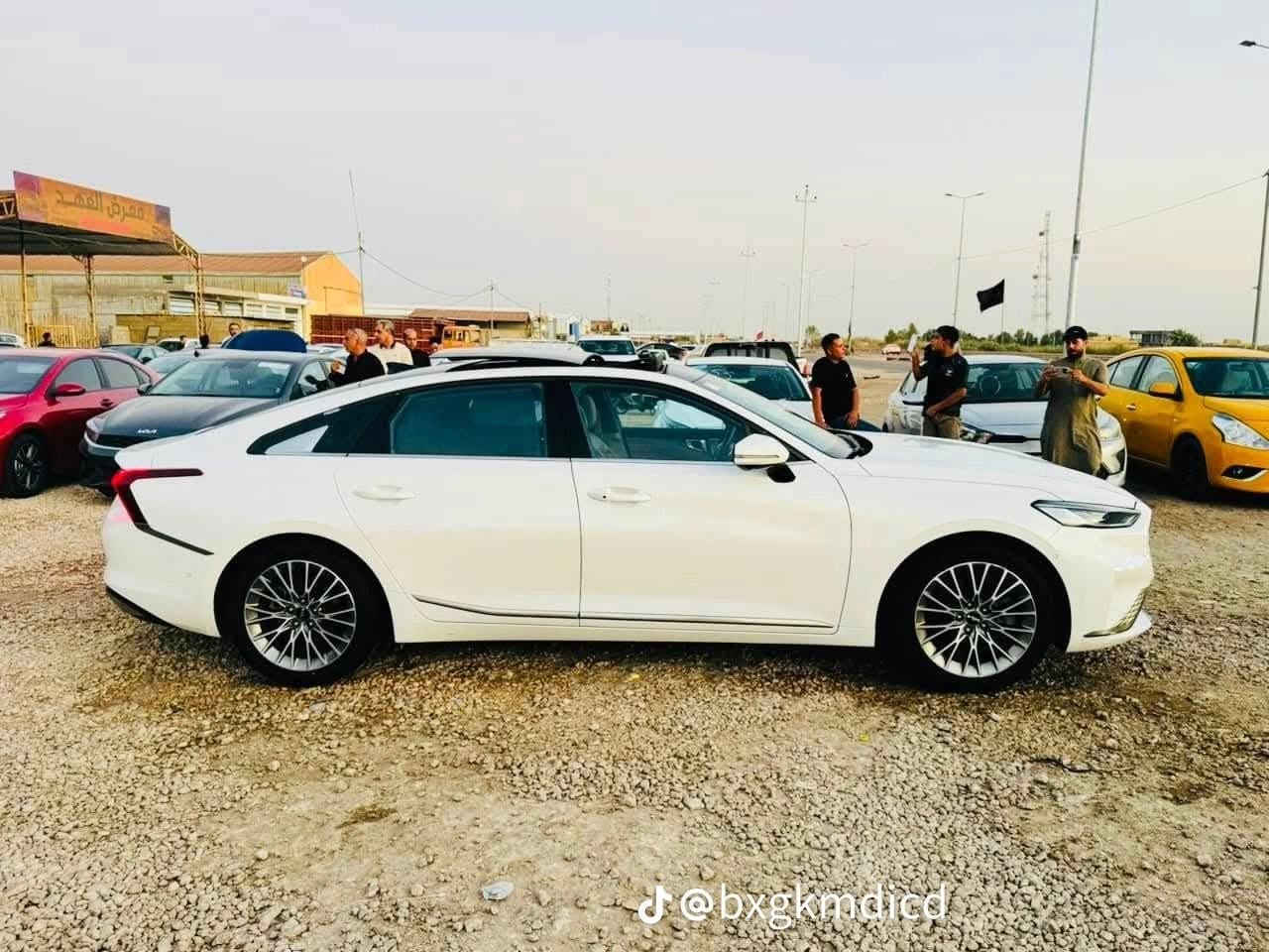 سلام عليكم 

كيا 8 معوقين مثنى  وكاله عامه بيع شراء مداور 2022 موديل 
فوول للاخير كما موضح بلصور 
تشغيل عن بعد وتقدم وترجع ع البصمه 
12 حساس 
اوتو بارك
رادارات محيطيه 
5 كامرات 
كفاله عامه من التبديل والصبغ الا بيها بارد في باب السائق اثر ضربه دراجه  فقط  غير هاي كفاله عامه  السعر 225
مكينه 2500 بانزين فقط كير 8 نمر

رقم صاحب السياره
***********
