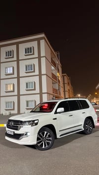 لاندكروز ٢٠١٩ • ٨ سلندر • ماشيه ١٢١ الف