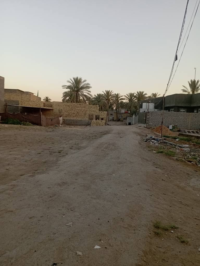 من رخصة أصاب الكروب  سلام عليكم  يتوفر قطع ارض مساحتها 870متر جنس الأرض ملك صرف سعر 75مليون   يتوفر قطع ارض مساحتها نصف دونم طابو زراعي سعر 65مليون يتوفر نصف دونم سعر 85مليون  يتوفر 420متر ملك صرف مشيد عليهى هيكل مسقف مئسس ماء كهرباء مجاري بناء حديث الموقع قرب أثار بابل إلي يحب يتواصل وتساب *********** حلة, بابل
