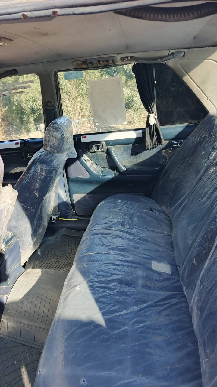 يالله السلام عليكم سيارة سيدان للبيع موديل 1990 سياره جاهزه وحلوه مال جناي كهربائيات كلها شغاله كير ومكينه خير من الله دواخل جدد رقم نينوى إنكليزي سنويه للغايه 2030 مكان السياره واسط قضاى العزيزية السعر اتصل وتدلل الهاتف ***********///***********
