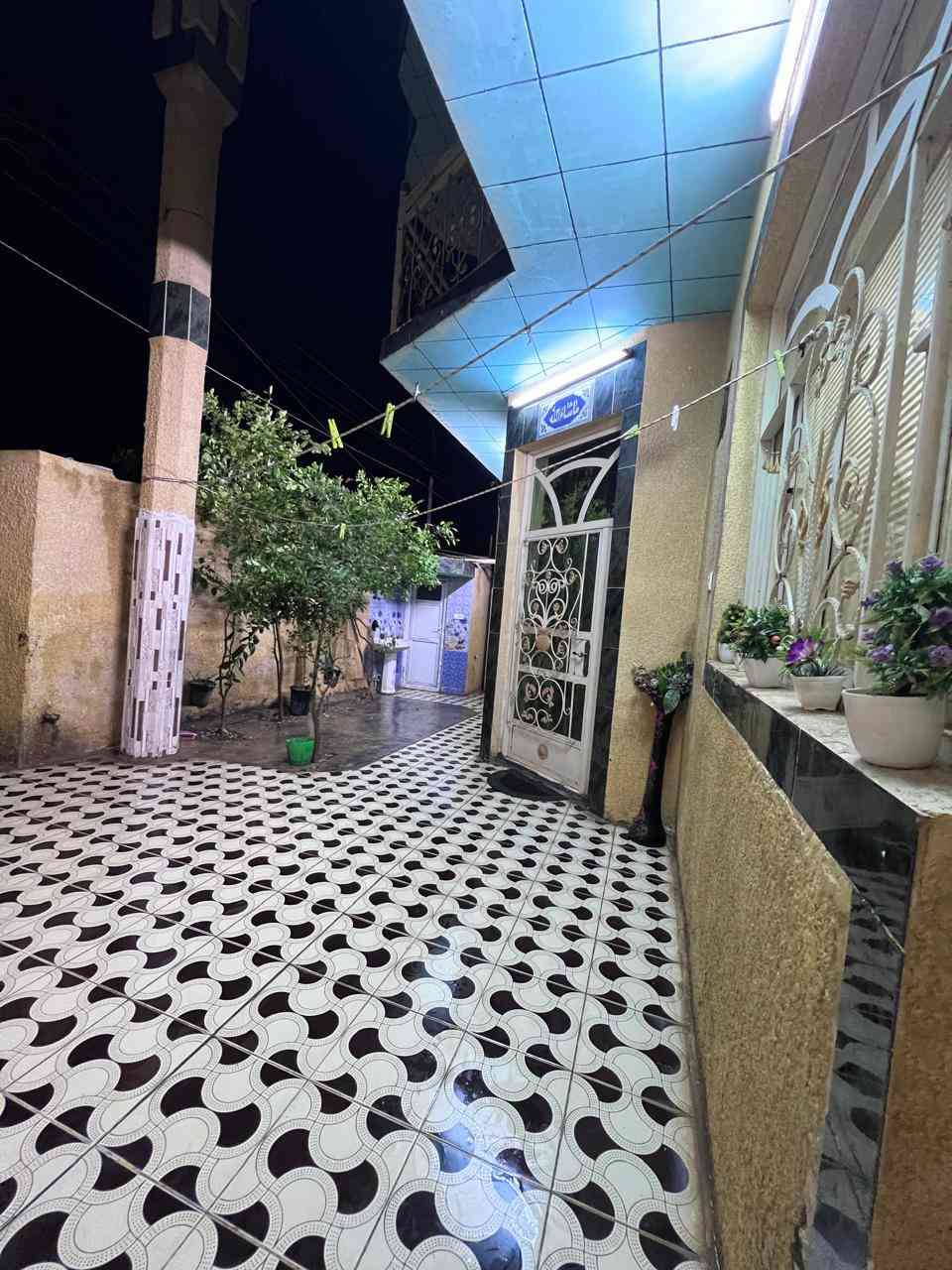 🥀الدار للبيع او مراوس حي القادسية 🥀
🥀 لبيت مساحة 200 متر لواجهة  10×20 
🥀 يحتوي على 🏣 6 غرف نوم  صالة مطبخ حولي كراج حديقة  مخازن عدد  لبيت نضيف  
🥀 عرض شارع 20 متر  مراوس اكون بيت نضيف ومساحة 100 او 150 متر 
🔴 السعر  155 قابل لتفاوض كة نقد اما مراوس حسب لقناعة 
☎️***********////***********
