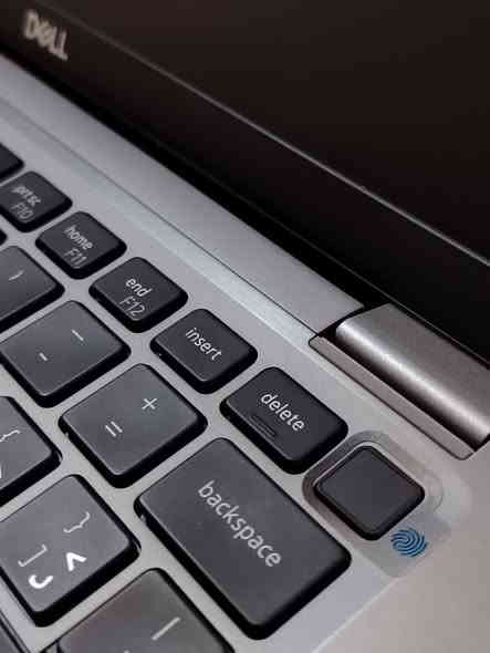 السلام عليكم لابتوب DELL  جيل 10 للبيع .
السعر 385 الف وبي مجال قليل .

اللابتوب معدن مو بلاستك وملمسه ومواد تصنيعة كلها راقيه مثل التيتانيوم الي ب الايفون 

اللابتوب مفول مواصفات

الجيل مالته جدا حديث الي هوة الجيل ال10 يعني سنه الإصدار مالته حديثه وادائه قوي الرام 16 والهارد 512 SSD.

بصمه اصبع الكترونية مدمجة ضمن زر البور

حواف شاشة نحيفه ووزنه خفيف .

اللابتوب جدا نضيف وادائة قوي وممتاز يفيد الي عنده دراسة او العاب متوسطة او غيرها من الاستعمالات .

المواصفات :

المعالج intel cori5

الجيل : العاشر (10TH)

كرت الشاشة : INTEL GRAPHICS 8GB

الشاشة : فول اچ دي (FHD) حجم 14.3 دقتها والالوان جدا واضحه وتشغل 4K بالمشاهدة .

الرام : 16G نوع DDR4 فدشي راقي .

الذاكرة : 512GB ssd M.2  .

كيبورد عربي انكليزي ليزري ضوئي تكدر تتحكم ب الدرجة مال الضوء .

كيبورد ميكانيكي .

سماعات ستيريو .

كامرة امامية واضحه

غالق كامره سلايد للخصوصية

بطارية اللابتوب ليثيوم تطول فوگ ال 4 ساعات ب الاستعمال المكثف .

سماعات ستيريو صوت ممتاز 

المنافذ :

منفذ تايب سي للشحن

منفذ  تايب سي للبيانات 

منافذ USB 

منفذ Hdmi

منفذ سماعات

وغيرهن بعد.

المميزات:

اللابتوب الرام مالته 16 والهارد 512 .

كيبورد عربي انكليزي ليزري ميكانيكي .

لونه فضي من الخارج والداخل فدشي مرتب

الملحقات:

ملحقاته كلها موجودة واصليه

كيبل ثلاثي اصلي.

شاحنة اللابتوب تايب سي الاصليه  .

جنطة لابتوب لونها رصاصي ومرتبه هم بعدهي جديده غير مستخدمه .

منصب عليه وندوز 11 برو مفعل مدى الحياة وحزمه الاوفس كامله كذلك مفعلة مدى الحياة .

اللابتوب كلش نضيف ومواصفاته قويه ومحترمه وتصميمه كلش مرتب . ومابي أي نقص كيبورد سماعات انترنت شاشة كامرة كله شغال وممتاز وماب اي نقص من اي ناحية .

وكلشي بي بعده جديد ونضيف مثل ماموضح.

السعر : 385 الف وبي مجال جدا قليل .

مكاني النجف والي يريده توصيل هم موجود ان شاء الله .

***********

(لابتوب للبيع النجف بغداد الانبار البصرة حاسبة محمولة منضدية دل dell hp pc laptops laptop computer )
