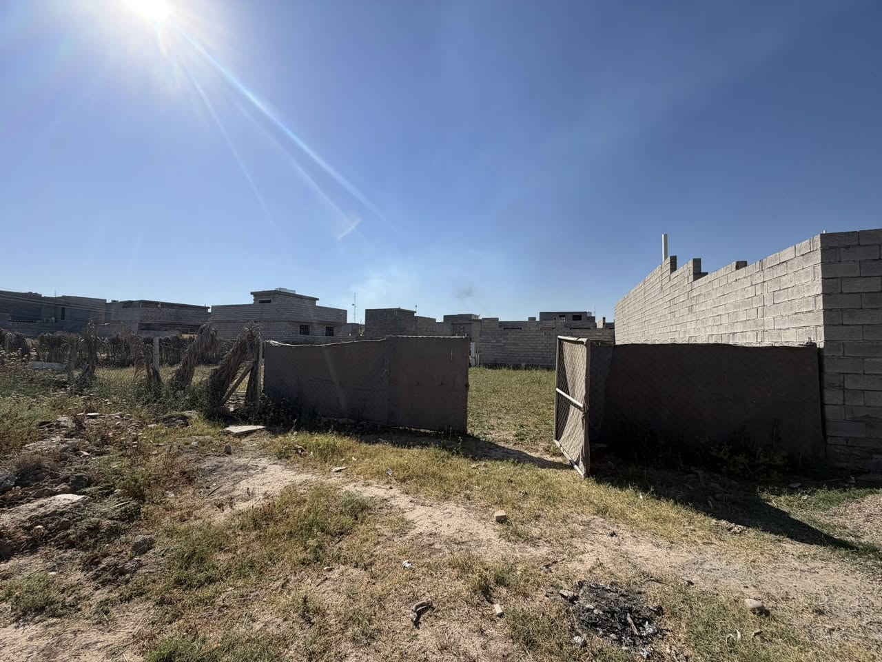 عرض جديد من علي الشمري للعقار

قطعه ارض سكنيه للبيع

مساحه 200متر وجه 10متر نزال 20متر 

الموقع حي الأمير خلف شارع الفرات موقع مميز 

منطقها كلها بيوت بلد متوفر ماء كهرباء

للاستفسار عن السعر اتصل ***********
