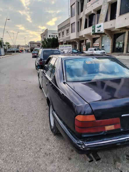 بي ام دبليو سياره مفوله محرك وكير كفاله رقم انبار محرك ٣الاف كير اوتو داخلها فول نضافه تخم تاير صدرها جديد للبيع السعر ٥٠ وبيها مجال للشراي للتواصل خاص او ***********
