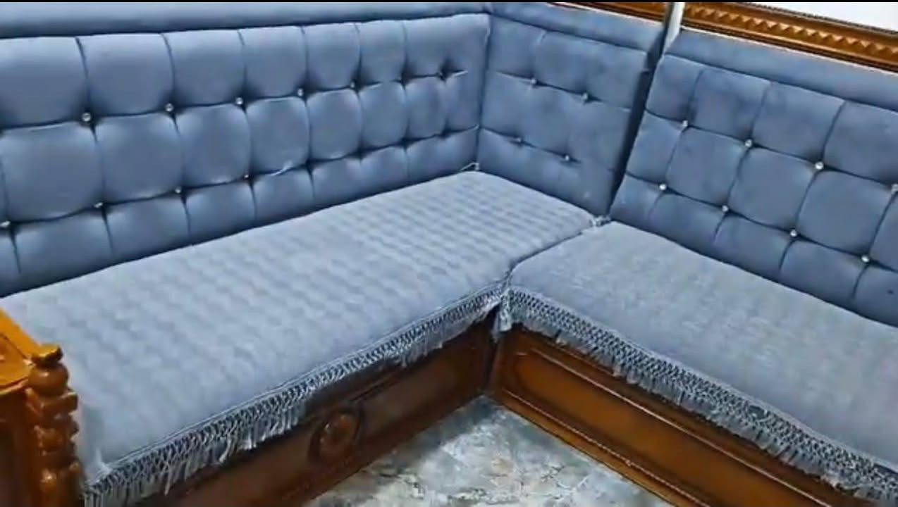 ديوان زان خشب اصلي 12 مقعد مستخدم اقل السنه مع أربع طبقات وكوشات والمكان حي القاهرة صليخ وللاستفسار وهذا رقم أهل الدار ***********
