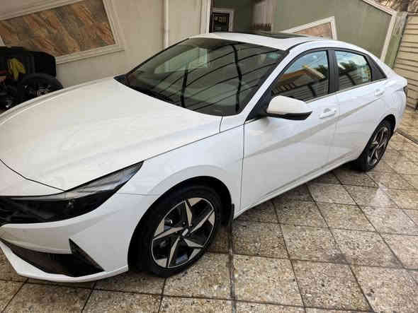 النترا للبيع موديل 2023 خليجي بانزين فقط فول مواصفات 1/1 مكينه 2000 بصمه فتحه ماخذيهه زيرو على ادينه من الشركه حاليا ماشيه 8 الاف بعدهه بلزكات الشركه اول مااخذتهه خلفت الارضيه والكشنات جلد بأسمي هزه وارقام جديده تحويل ثاني يوم مكفوله من الصبغ والتبديل بيهه شخط بالباب وبارد 3 اصابع فقط مكان السياره بغداد 
السعر/185$ وبيهه مجال بسيط 
للاستفسار/***********
