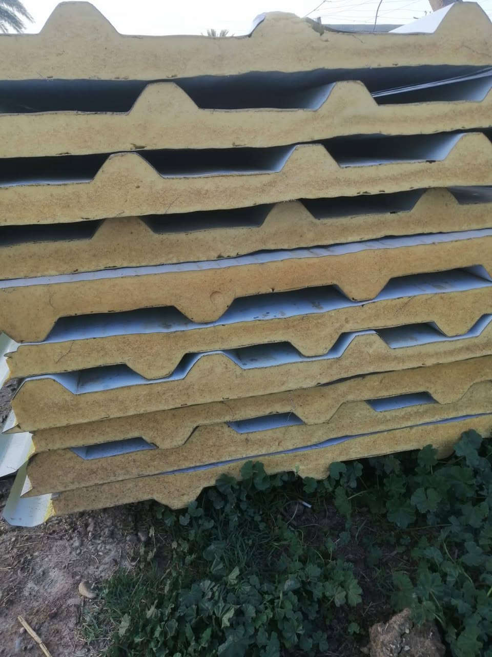 السلام عليكم يوجد لدينا سندويتش جديد ٤قطع طول ١١متر ٦قطع ١٢متر سعر المتر  ١٠وربع حجز عله هذه رقم ***********
