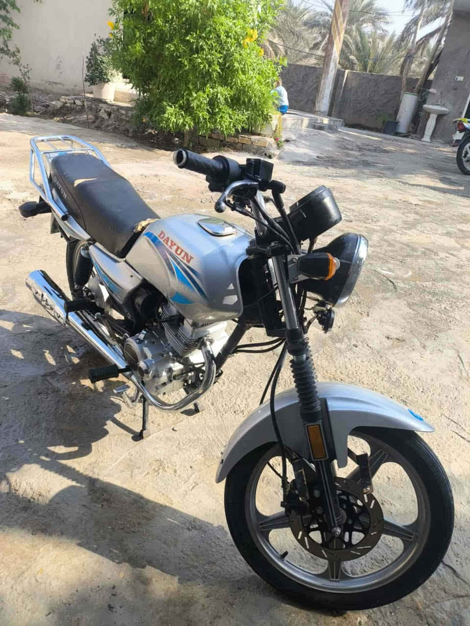 السلام عليكم

ديوان /ثامر خلخال
موديل 21/طالعه بل22
دراجه كفاله عامة لا مفتوحه ولا مصلح بيها شي.
كهربائيات كلها شغاله.
اوراقها كاملة
مكاني كربلاء /***********
