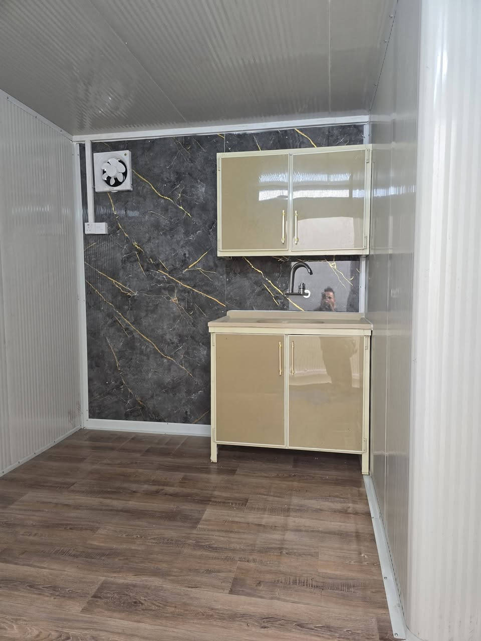 كرفانات حمامات ونقات حراسه جاهزه تحميل هذا رقم ابو ملاك اذا حبيته اي استفسار والله يرزق الجميع***********
