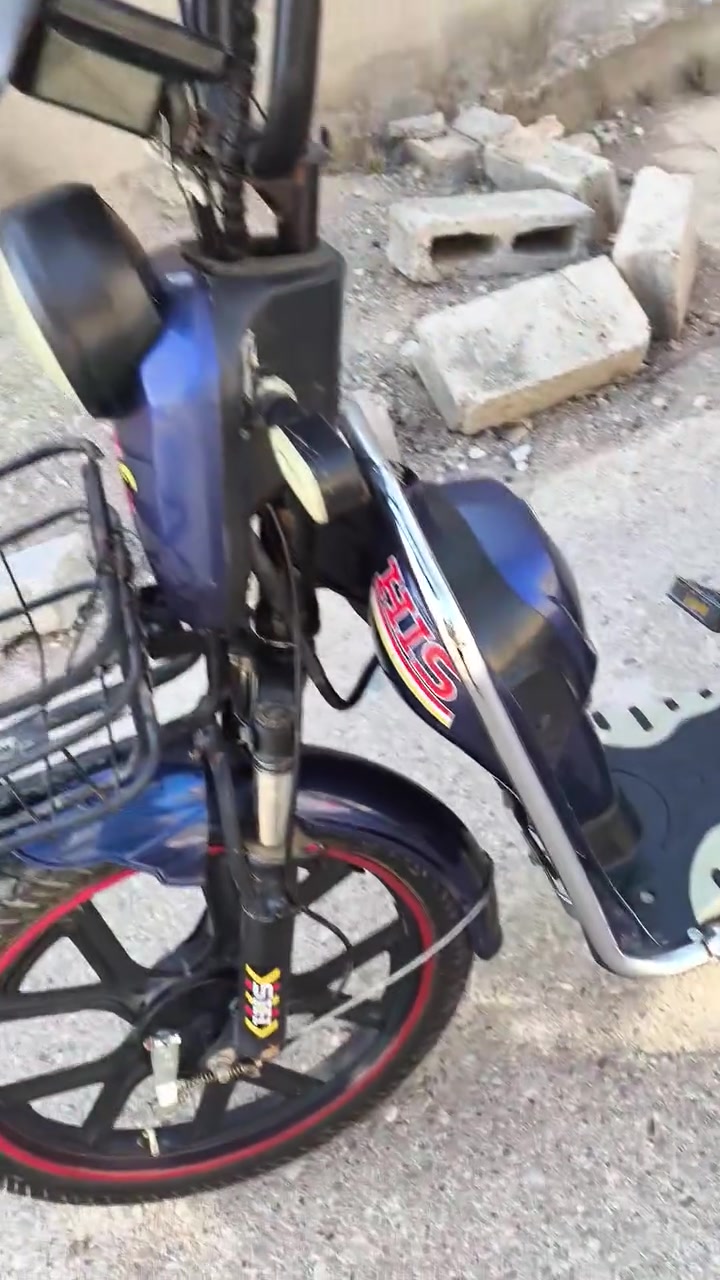 السلام عليكم ورحمة الله وبركاتةدراجة شحن للبيع موديل 25 البطاريات 5فول خير من الله سرعة 99 كلة شغال ما ناقصة اي شي الدراجة حلوة كلش اخت الجديدة السعر 350وبيهة مجال مكان ديالى بعقوبة بهرز اي استفسار علة هذا الرقم فقط غير متواجد خاص***********
