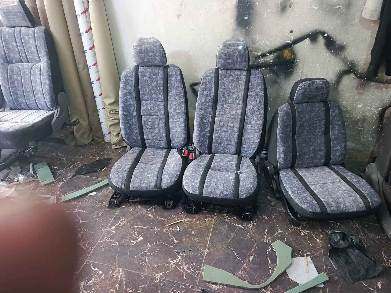 السلام عليكم 
دوشة الزهراء 
عمل دوشمه انواع السيارات 
عمل كشنات 
عمل ارضيه
عمل قماره 
عمل سفاري 
اجود انواع الاقمشه والجلود 
بأدارة 
رزاق ابو حسين         *********** فقط اتصال 
***********
بغداد الشعله الشارع العام قرب شارع الزركاني
