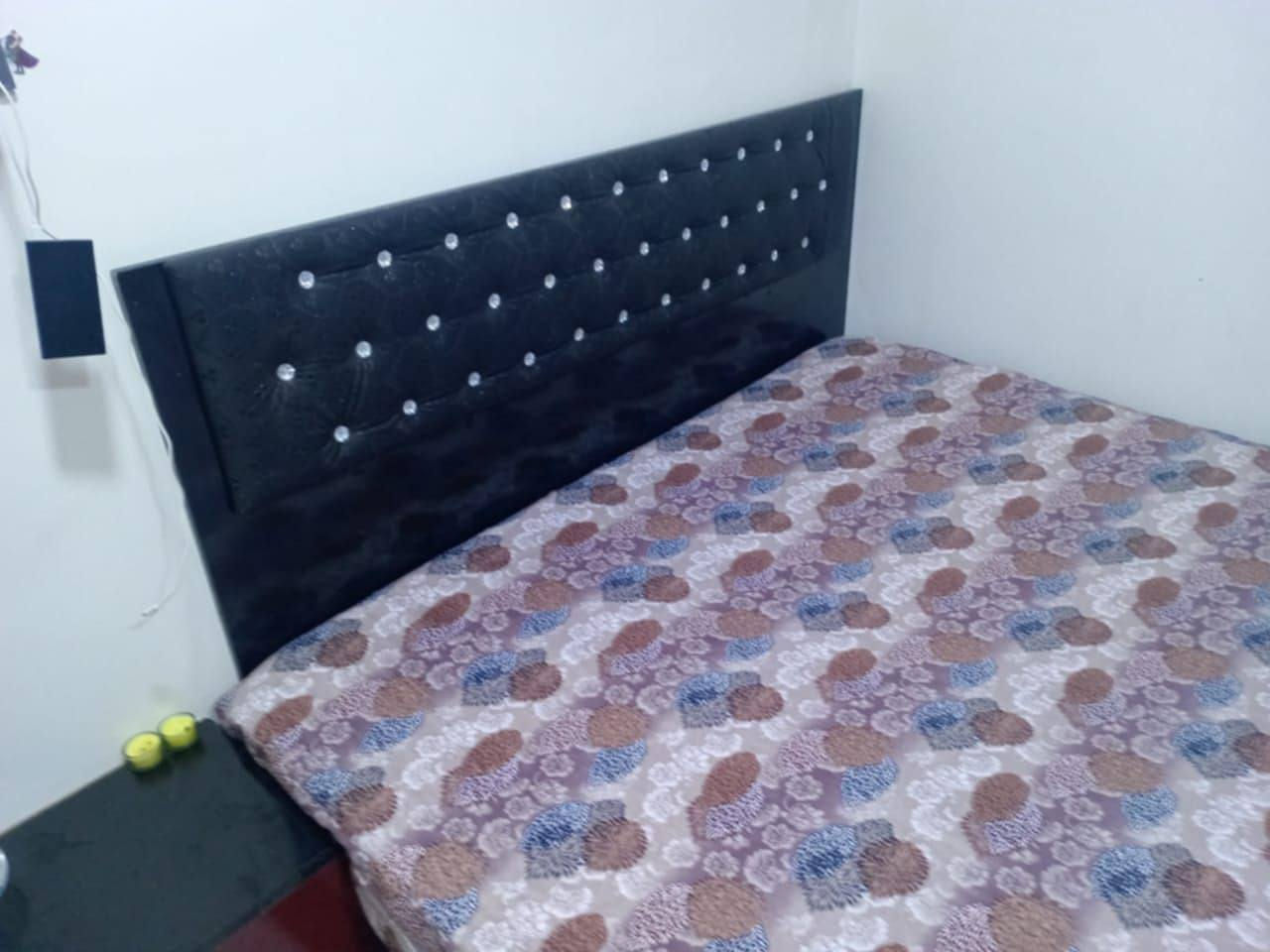 عندي هذه غرفة نوم للبيع هي ودوشك كامل ٢٢٥ الف الي يريد اليوم يأخذها لأن احول بعد


**إذا كنت صاحب هذا الإعلان وتريد حذفه لأي سبب، رجاءا أرسل رسالة إلى الدعم الفني**