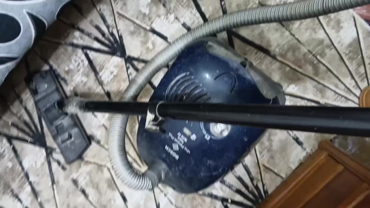 مكنسة كهربائيه باله اصلي شغالة السعر 35 الف الشراي خاص او يتصل على الرقم *********** ارفعو المنشور بكلمه يارزاق
