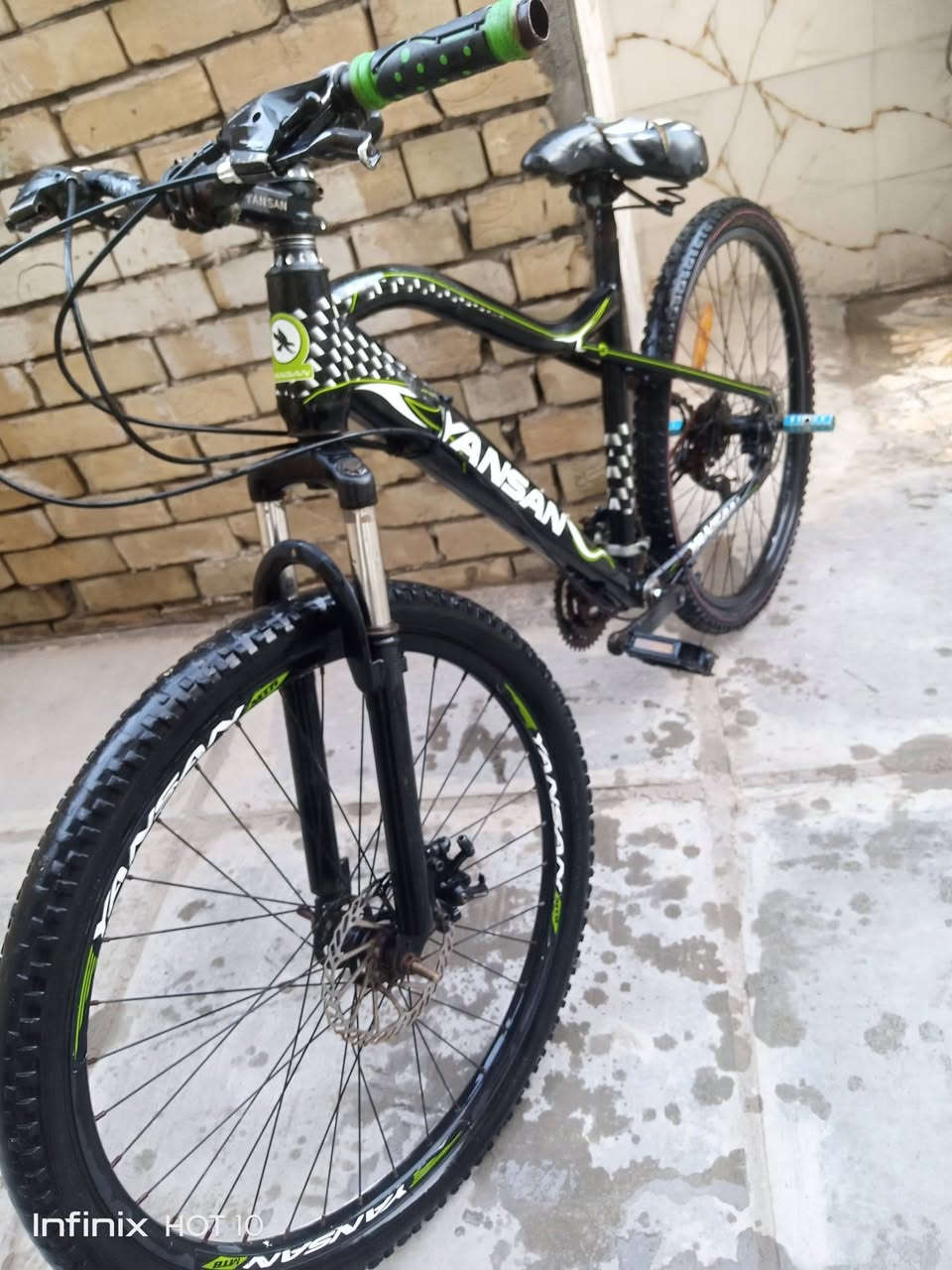 السلام عليكم من رخصت الادمن وافق على المنشور 🌹 بايسكل البيع حجم 26 شوفت عينك شلون نضيف بايسكل مرتب حلو 
سعره 60الف وبي مجال الشراي عنواني مدينه الصدر   الشراي ***********
