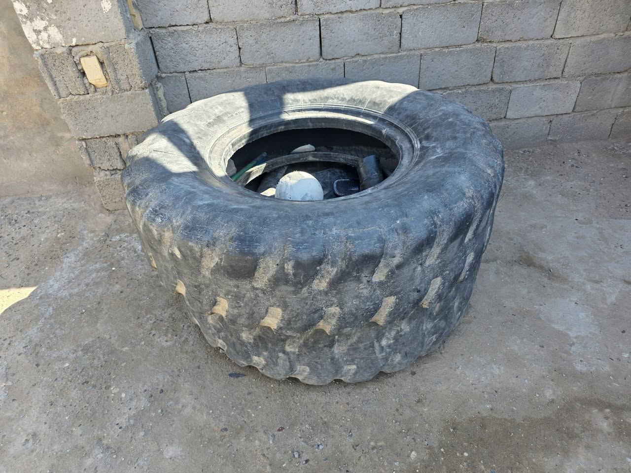 سلام عليكم تايرات نص عمر لبيع لتواصل ***********
