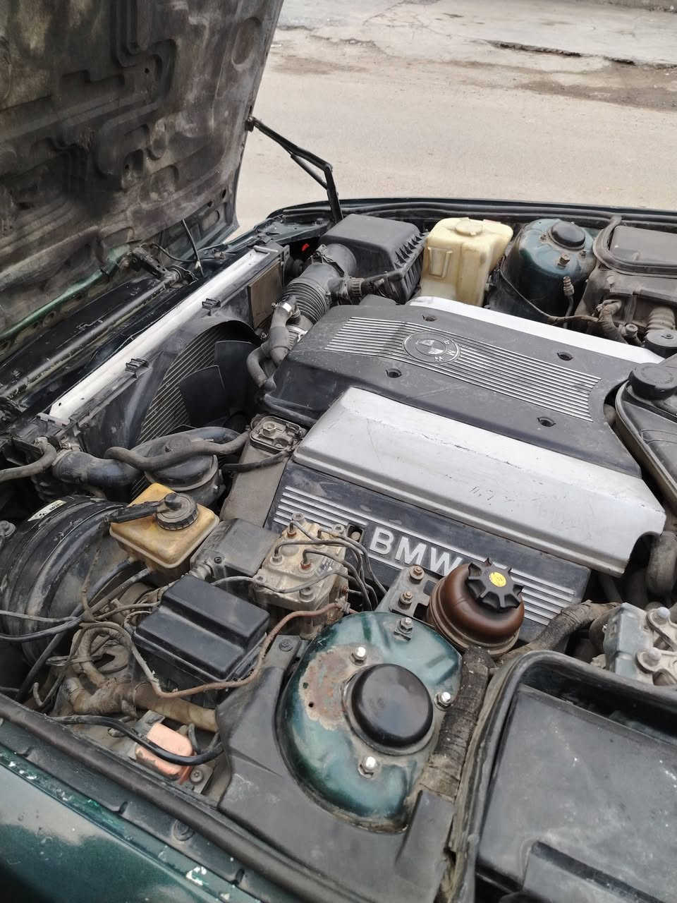 السلام عليكم للبيع بي ام موديل 93 حجم 740 محرك 44 داينمو هواء غرفه اوف وايت دبل جكمجه السياره حلوه وجاهزه وماناقصها اي شي السعر 65وبيها مجال رقم شمالي انكليزي باسمي للاستفسار الاتصال على الرقم ***********
