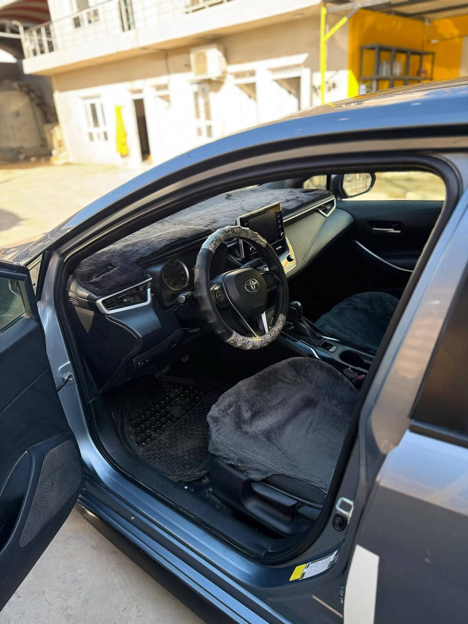 للبيع كورلا SEموديل 21 حادثه بنيد وجامرلغ وقطعتين بالعراق يعني اربع قطع السياره معوقين وكاله رقم ديالى القماره بيه حالوب  السياره مال جناي   مكينه كير صدر  خير من لله ***********
