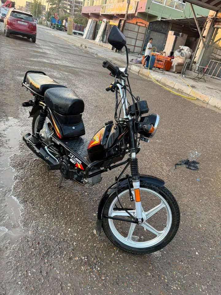 LX100
دراجة بحالت الشركة بيهة ويل كاب و دائرات چوبلس ماشية4500 
مكان ديالى بعقوبة 
***********
