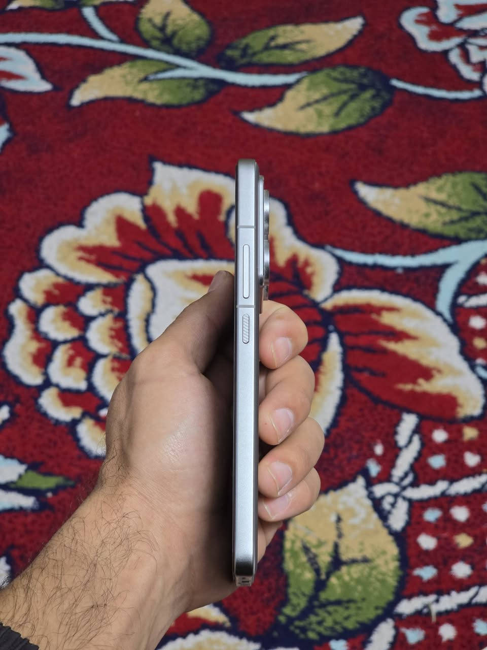 السلام عليكم اخوان
جهاز شاومي 14 تي برو للبيع
Xiaomi 14T pro  

نظام التشغيلAndroid 14 مع واجهة HyperOS 📱 

المعالجMediaTek Dimensity 9300+ (4 nm) 💪 

وحدة الرسوميات (GPU)Immortalis-G720 MC12 🎮
الشاشة6.67″ AMOLED – دقة 1220×2712 
معدل تحديث 144 Hz 🖥️ 

حماية ضد الماء والغبار IP68 💧 

الذاكرة العشوائية (RAM)12 GB 🧠 

التخزين الداخلي /  512  

الكاميرا الخلفيةثلاثية: 50 MP + 50 MP + 12 MP 📸 
الكاميرا الأمامية32 MP 🤳 

الفيديوتصوير فيديو حتى 8K/4K 🎬 

البطارية 5000 mAh 🔋 

الشحن السريع شحن سلكي 120 W + شحن لاسلكي 50 W ⚡
الاتصال5G – Wi-Fi 6/7 – Bluetooth 5.4 📶
الأبعاد والوزن 160.4×75.1×8.4 مم – 209 غرام 📏
المواصفات الإضافية مستشعر بصمة داخل الشاشة 🔐

وغراض الجهاز موجودة كامله + ضمان وكالة شاومي

عنواني :- بابل محاويل
***********
