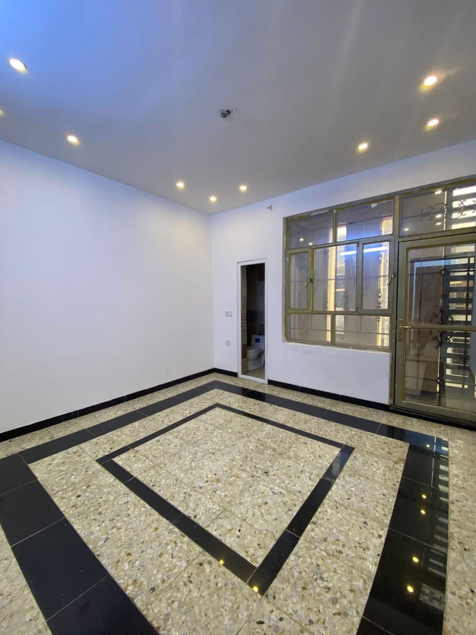 💎 للإيجار في السيدية 💎
📢 منشور رقم: ((545))
🏠 مكتب المتحدة للاستثمار العقاري
بيت💒 طابقين  مساحة 50متر     
يتكون من:. 
💠2 غرف نوم نظام سويت
💠 صالة واسعة
💠 مطبخ معزول  
💠 خدمات عدد٢
بدل الايجار 800 الف
📍 الموقع: السيدية”  

————————————
📞للاستفسار:☎️ ***********

📍 موقع المكتب:
 السيدية – قرب  مجمع السفير 

🏢 المتحدة للاستثمار العقاري
