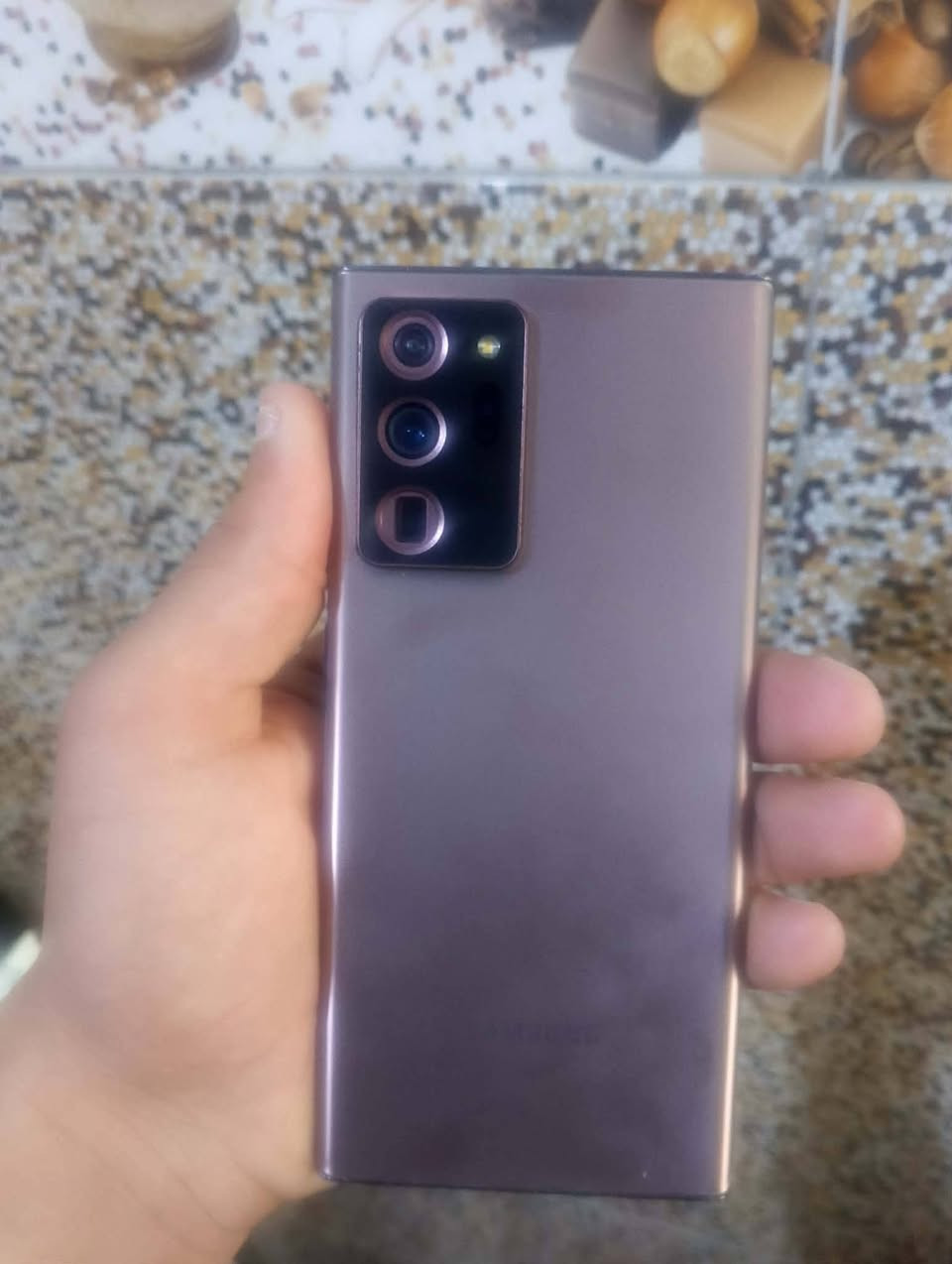 سلام عليكم نوت 20 للبيع ذاكره 256 جهاز نضيف من كلشي تصال كامره كله شغال فقط بي هذا الكسر بشاشه مامثر على كلشي فقط بس هذا بي العنوان بعقوبه طرق والجسور رقم الهاتف *********** السعر 225
