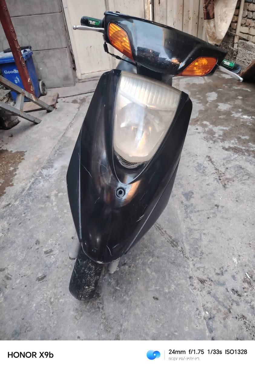 دراجه بريز نقصهة عقل لين بلمشي تكطع والكابريتر تجار بس الله شاهد سعرة ٣٥ الف جبته مجفته مره وحده بس تجفيت درجه اولى دراجه بس بدل عقلهة واطلع تخبل بلمشي سعر ٣٥٠ بيهة مجال بسيط ***********  متواجد واتساب اليحب يراسلني
