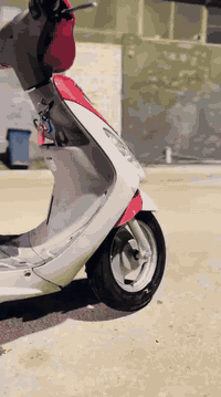 سلام عليكم دراجه قجمه للبيع راح تقبط شهر  ونص من جبته من الحاويه  رقمي***********
