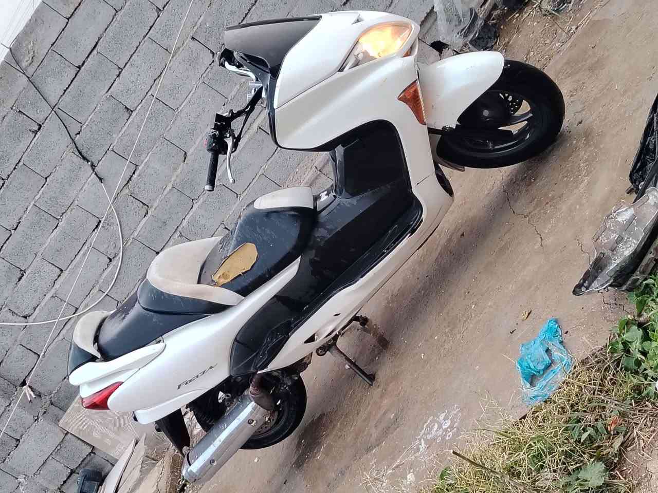 السلام عليكم فورزا 08 كير شغال نضيفه كلش
السعر 900 العنوان الشعله السلاميات ***********
