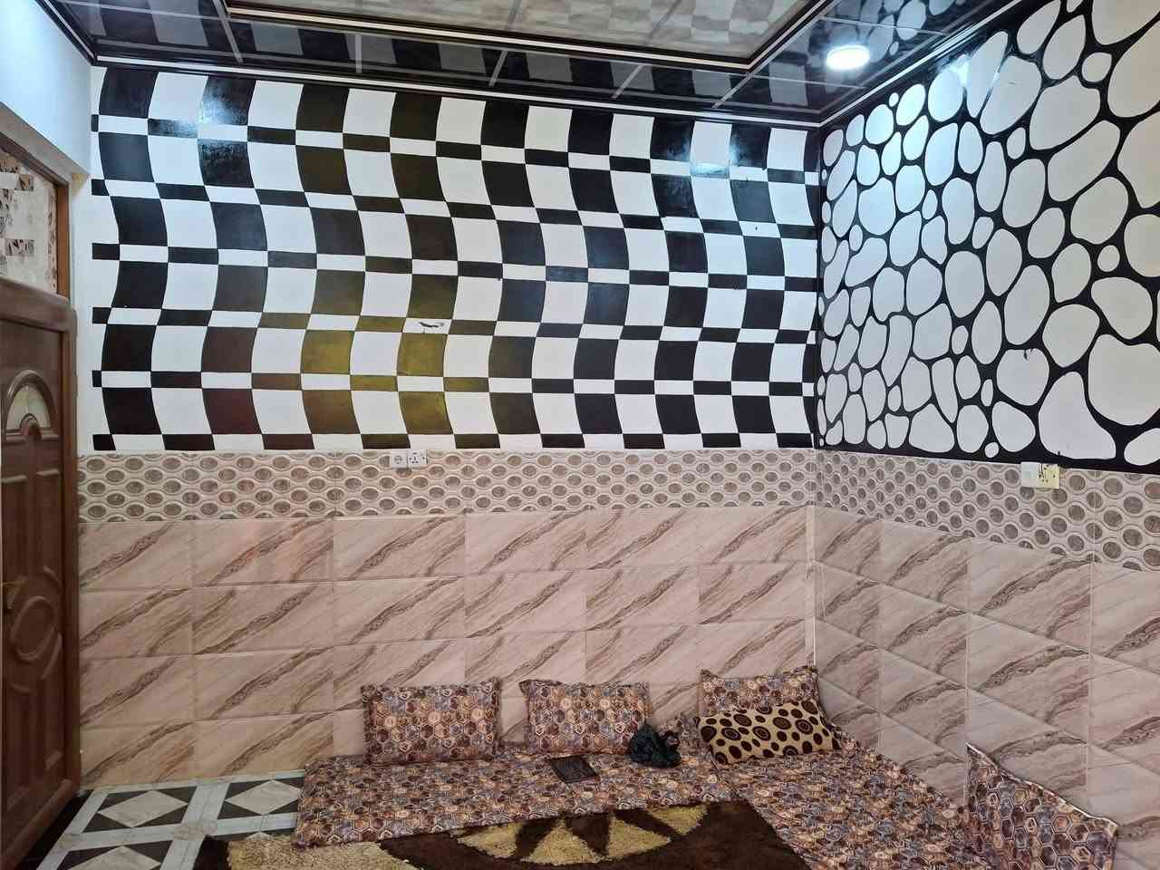 دار سكني كارت مشمول بل تمليك مساحه ١٠٠متر مربع واجها ١٠وعمق ١٠ يحتوي على غرفتين نوم واستقبال ومطبخ وصحيات وبيتونه كبيره كراج مقابل حديقة خدمات ماء كهرباء تبليط السعر 60وبي مجال العنوان حي السماح الثانيه قرب مدرسة الإمام الزهري البيت ركن على شارعين
***********
***********
