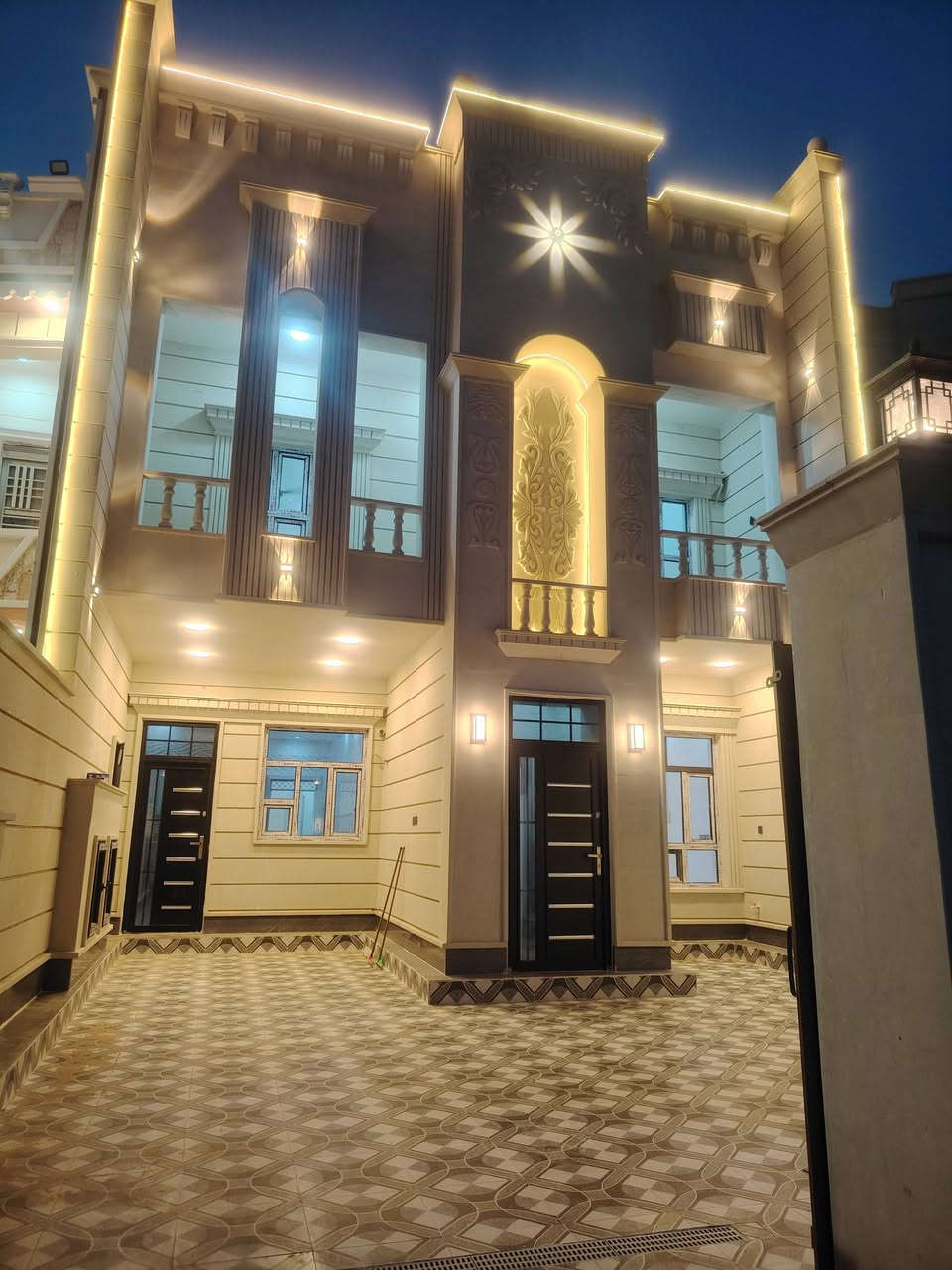 السلام عليكم بيت 240 للبيع  ديون 16,000. ***********
