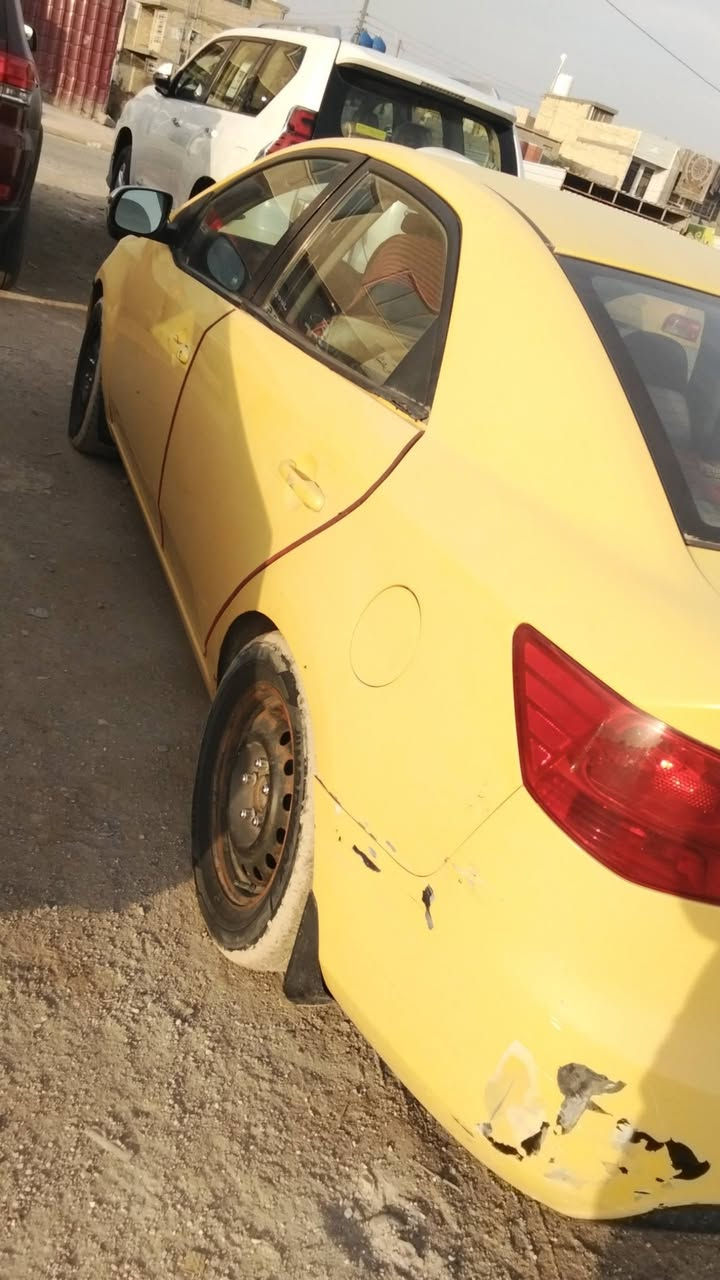 سلام عليكم عندي كيا فورتي موديل 2010 حادث جاملغ الامامي صفحه السايق حادث بسيط كلش  كير ومكينه جديده الله شاهد ماراسله أو الاتصال ع الرقم ***********
