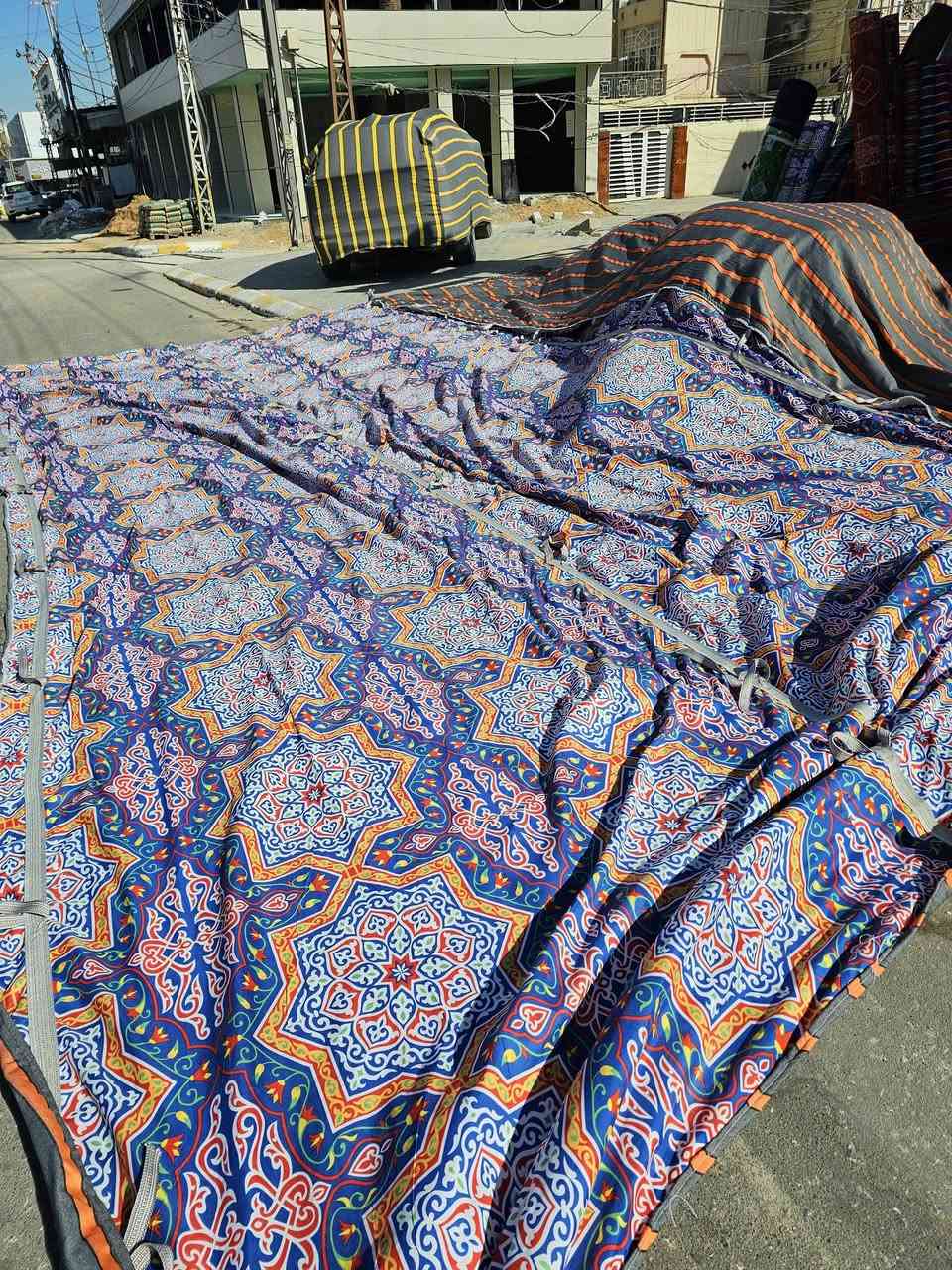 معمل جوادر الحارس لتجهيز الجوادر جمله مفرد
جادر مبطن ((٥قوس ٨متر ×۹)) بسعر 210 الف فقط 
جادر بدون بطانه قياس ((٥ قوس ٨متر ×٩)) بسعر ١٠٠ الف فقط 
((شغل درجه اولى مخفي طريقه الحنش))
***********
النجف حي السلام شارع كراج بغداد مقابل مأكولات سنونو
