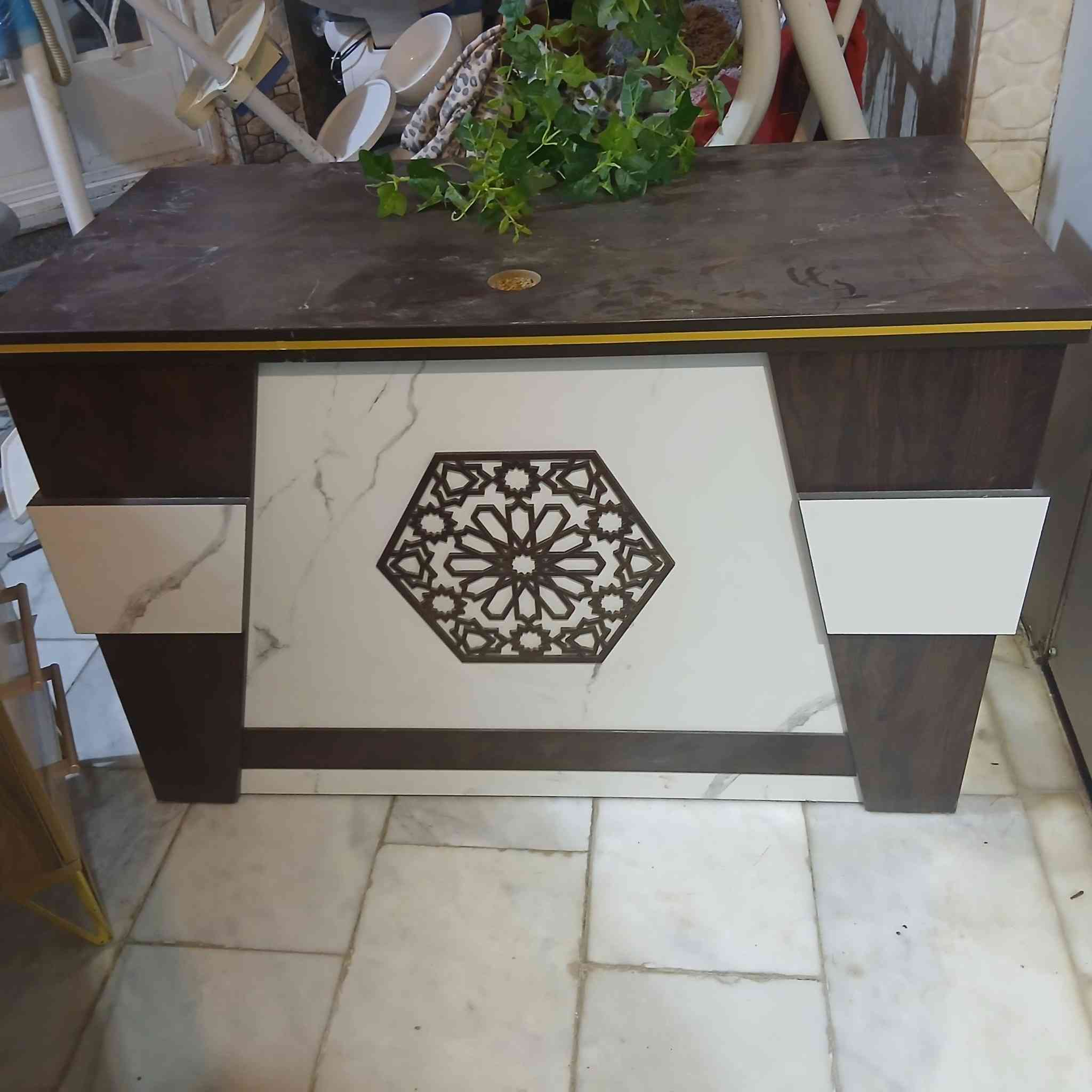 ميوزة مكتبية بحاله جيده مع كاونت وكرسي وجهاز جري للبيع المكان النجف حي الجامعه للاتصال ***********
