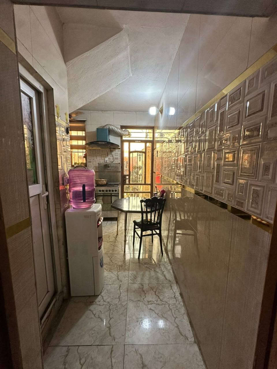 السلام عليكم مشتمل للبيع طابو صرف المساحه 50متر طابق ونص جوا صاله مطبخ حمام ترك وفوك غرفه نوم بيتونه سطح بناء نصيف جدا جاهز للسكن الواجهه 5نزال 10 للموقع على شارع  في الشهداء ابو دشير وبسعر مناسب للاستفسار خاص او واتساب ***********
