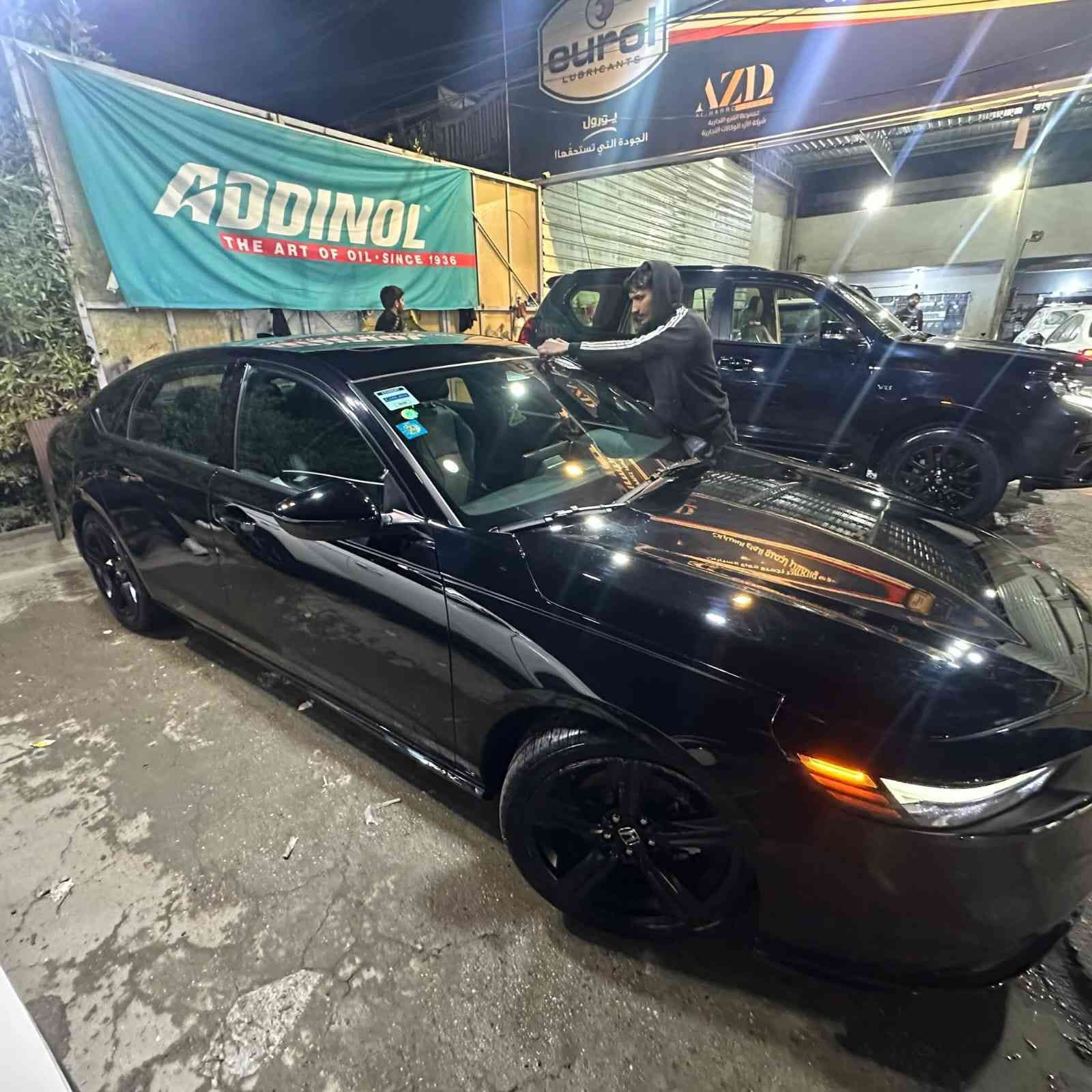 هوندا أكورد هايبرد 2024 – فئة Sport-L
📍 الممشى: 16500 كيلو
⚙️ المحرك: 2.0L هايبرد (Hybrid)

المواصفات:

 • شاشة كبيرة تدعم Apple CarPlay
 • فتحة سقف
 • كاميرا خلفية
 • كراسي أمامية كهرباء مع ذاكرة (Memory)
 • رادار أمامي
 • نظام مانع التصادم
 • محدد مسار
 • تصحيح مسار
 • شفتات على الستيرن
 • مثبت سرعة
 • مانع انزلاق
 • دخول ذكي
 • إنارة ترحيبية
 • هندبريك كهرباء
 • أضواء عدسات زينون
 • Auto Light
 • نور عالي زينون
 • حساسات مطر
 • حساسات دخول الأنفاق
 • حساسات ضغط الإطارات (TPMS)
 • أوامر صوتية
 • 3 أنظمة قيادة (Eco – EV – Sport)
 • تدفئة كراسي
 • نظام النقطة العمياء
 • كراسي جلد
السعر ٢١٠٠٠$
حادثها فقط تحت الدعامية الامامية راديتر وطبلات وويل امامي
السيارة جديدة قطرة صبغ مابيها
ايرباك بردة يمين
📞 للاستفسار ***********
