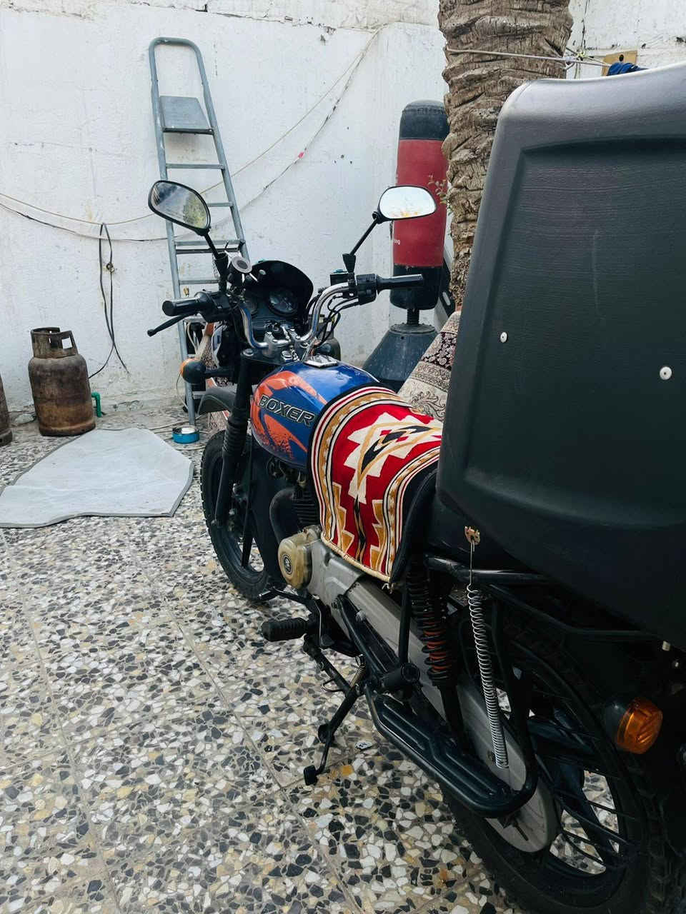 سلام عليكم  بوكسر 22 اوراق اصولي تاخذه مني بوجهك تروح ترقم دراجه كامله عوزه بس صفاحيه  سعره 1250وبيه مجال للطيبين مكاني بغداد الجادريه *********** او مراوس بمرقم ونطي فرق
