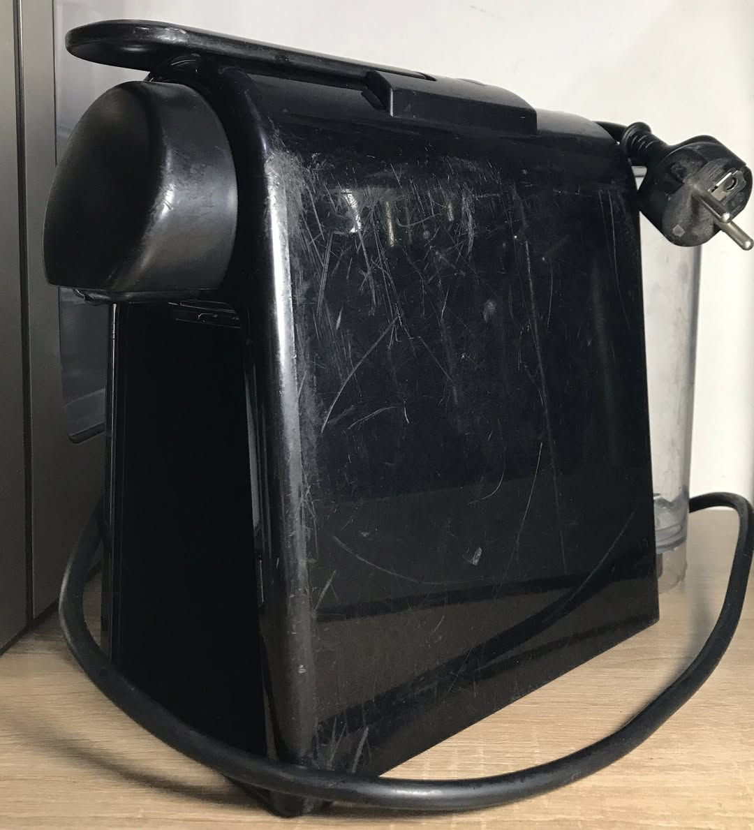 السلام عليكم.                                                     السعر20 مع التوصيل
متوفر جهاز قهوة كبسول صغير شركة نسبريسو مستخدم نضيف نقص قاعدة الفنجان وحاوية الكبسول ميأثرن على الشغل ابد


**إذا كنت صاحب هذا الإعلان وتريد حذفه لأي سبب، رجاءا أرسل رسالة إلى الدعم الفني**